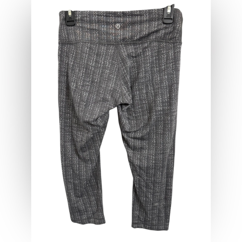 Lululemon Grey Wunder Under Crop Sz(6) - Picture 3 of 6